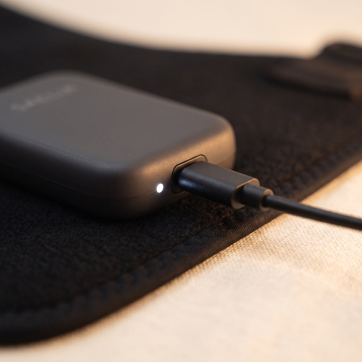 Laddas med USB-C